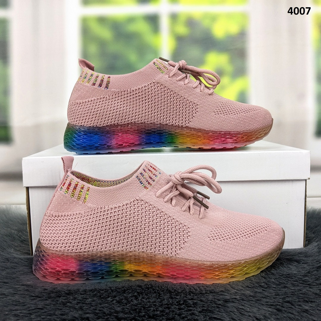Жіночі текстильні кросівки пудрові на яскравій різнобарвній підошві