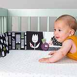 Розвивальна книга-розкладачка Taf Toys Садик у місті Зайчики, фото 11