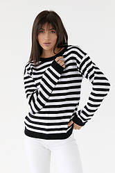 Чорно-білий жіночий светр у смужку