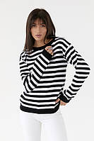 Черно-белый женский свитер в полоску