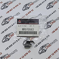 Пружинка лючка бензобака Mitsubishi - MR970563 (MB642442)