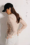 Жіноча укорочена в'язана кофта з косичками, фото 6