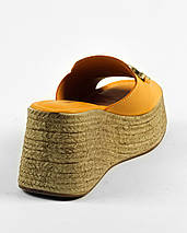Шльопанці на танкетці Evromoda 9301 36 Жовтогарячі шкіра, фото 3