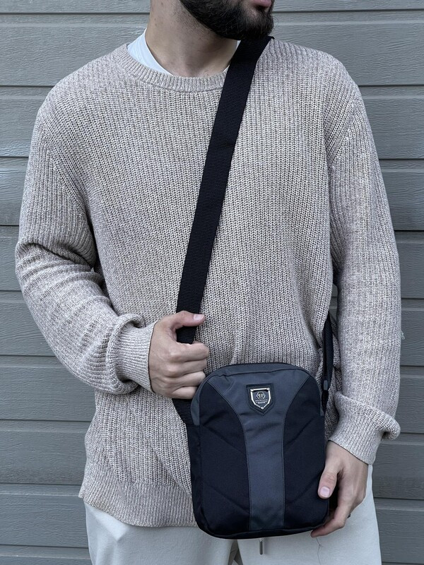 Сумка-месенджер сіро-чорна з брендовою нашивкою, фото 1