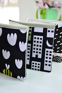 Розвивальна книга-розкладачка Taf Toys Садик у місті Зайчики