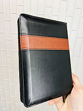 Біблія Малий формат 13х18 Колір чорний з коричневою вставкою Замок Індекси Золотий зріз, фото 2