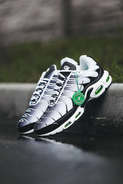Tns store black white