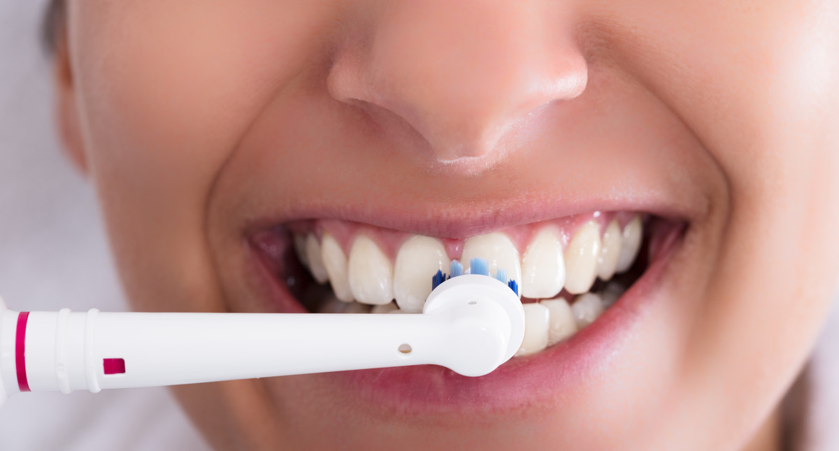 Электрическая зубная щетка орал би для чувствительных зубов Зубная щетка oral-b + 8 насадок в подарок - фото 5 - id-p1749670975