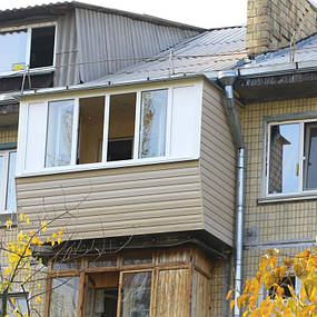 Балкон с выносом по полу на 30 см во все стороны и вперед по подоконнику.