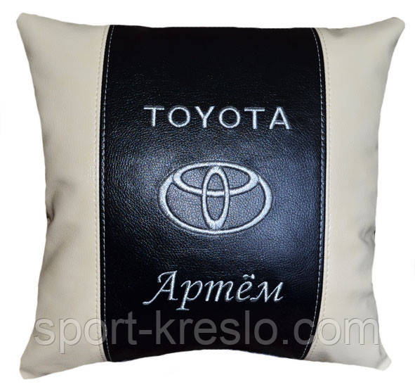 Подушка автомобильная toyota с вышивкой имени сувенир - фото 2 - id-p22555981