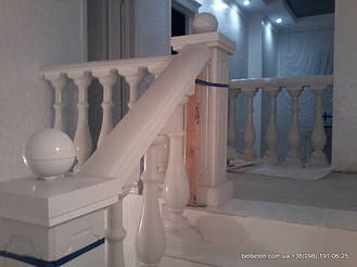 Бетонная балюстрада со столбами