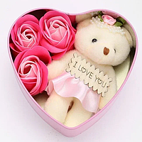 Подарочный набор из роз с плюшевым мишкой Love you Цветы из мыла в коробке в виде сердца