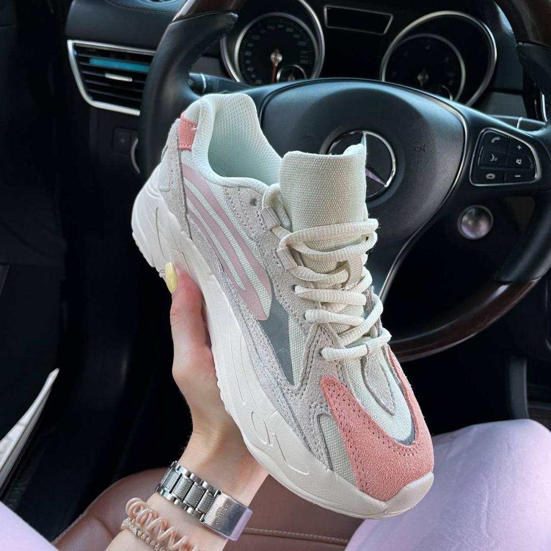 Yeezy cheap 700 rosa