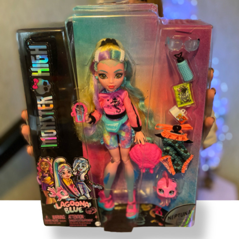 Лялька Монстер Хай Лагуна Блю 2022 Monster High Lagoona Blue Posable Fashion Doll HHK55