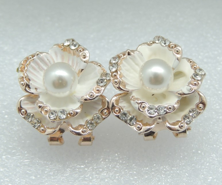 Сережки Liresmina Jewelry сережки шпилька (гвоздик) Перли в квітці медзолото 2см