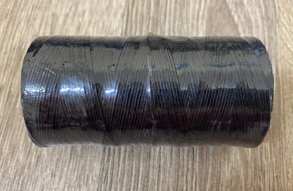 Нитка вощений плоска 0,8 мм S021 260 м 150D темно-коричневий колір нитка для шиття шкіри, фото 1