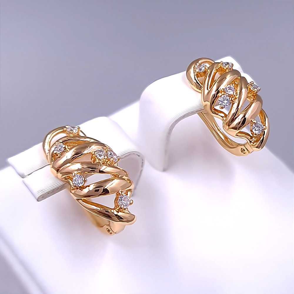 Сережки XР. Позолота 18К. Камені: білий циркон. Довжина: 17 мм. Ширина: 8 мм