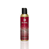 Массажное масло DONA Kissable Massage Oil Strawberry Souffle (110 мл) можно для оральных ласк.