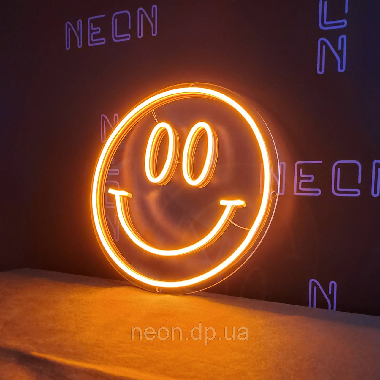 Неонова вивіска "Smile"