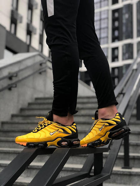 Yellow and black sale air max tn