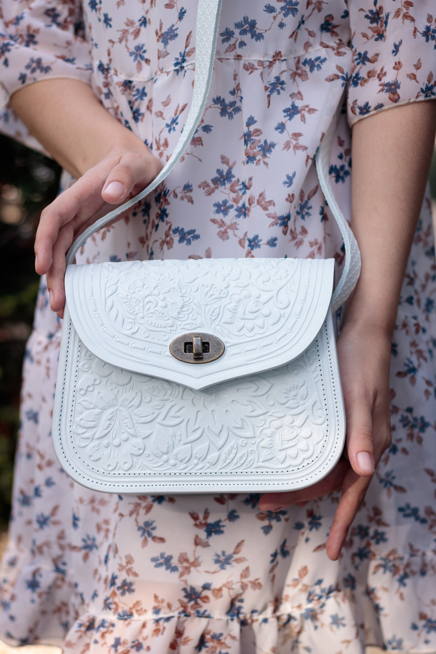 Жіноча шкіряна сумка ручної роботи "Розмай" колір білий