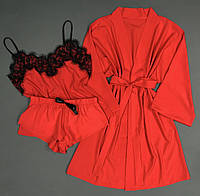 Красный комплект, халат и пижама.