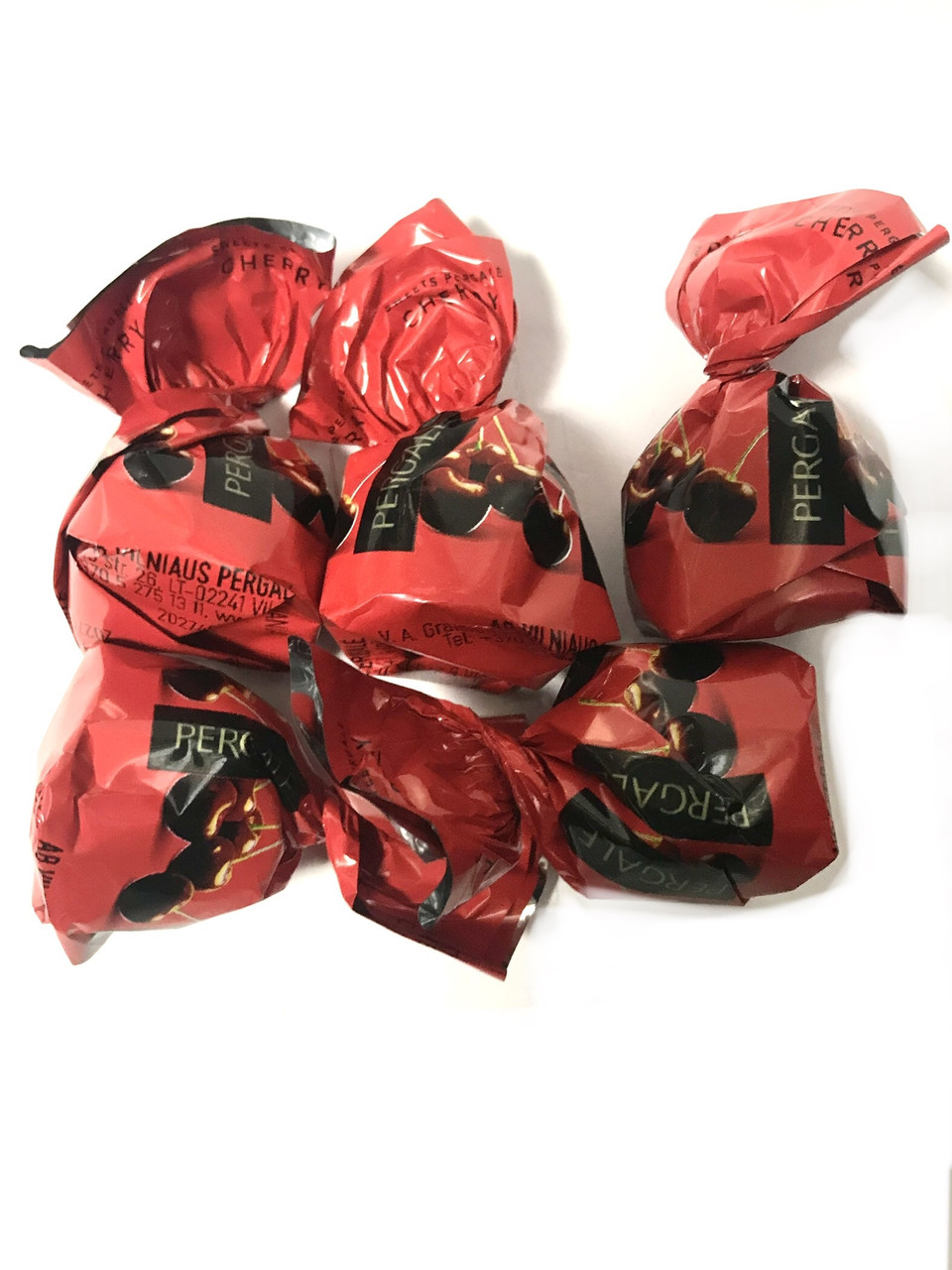 Цукерки в темному шоколаді з вишнею лікері PERGALE  CHERRY Литва