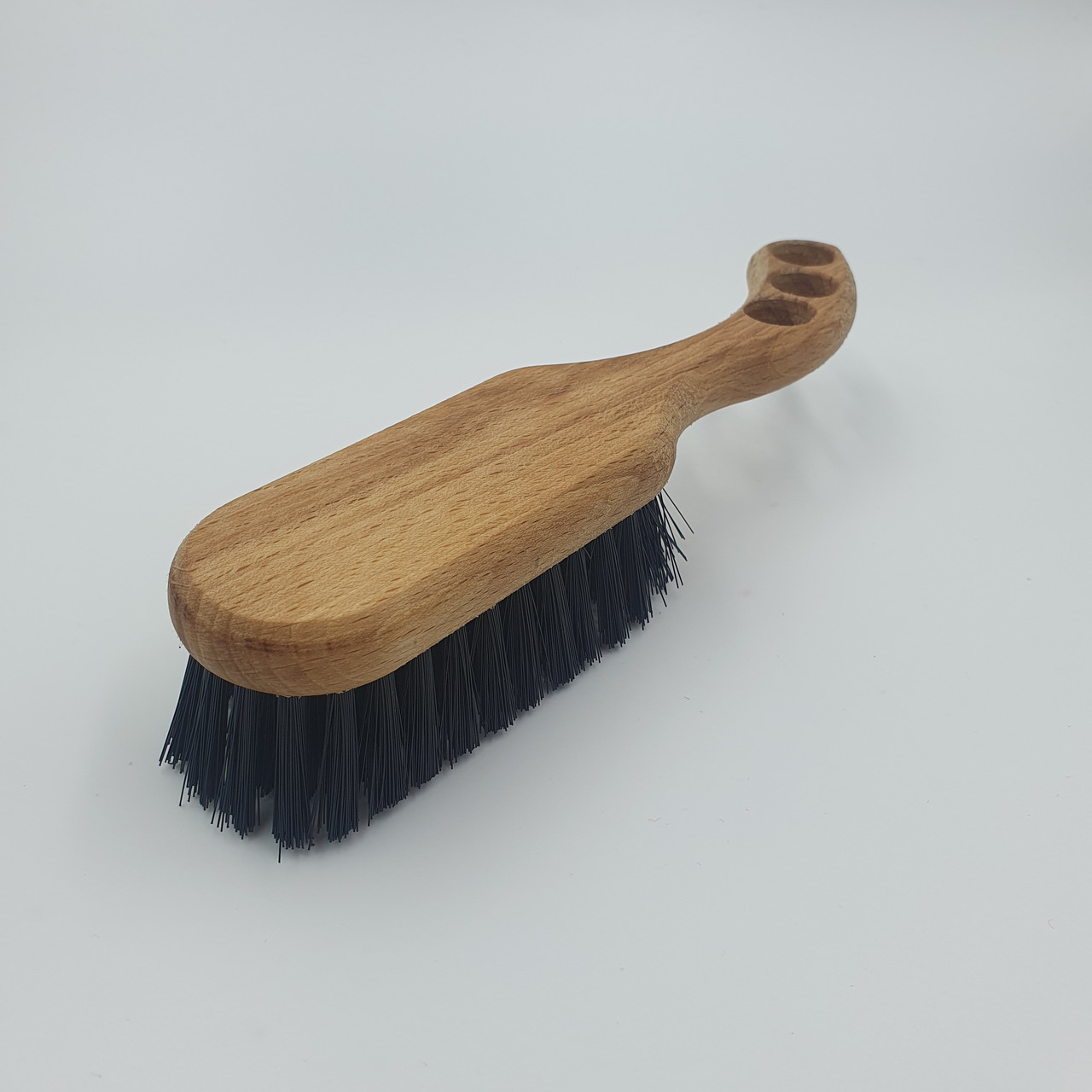 Деревянная щетка с ручкой со штучным ворсом универсальная для обуви и одежды 19,5 см черная - фото 4 - id-p1752270793
