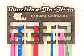 Іменна медальниця з дерева 40x24см