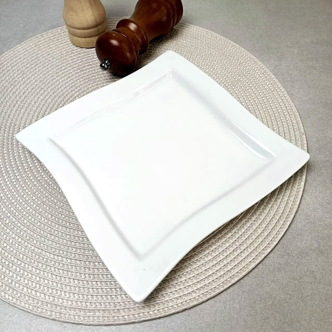 Блюдо для презентацій квадратне біле 240х240 мм
