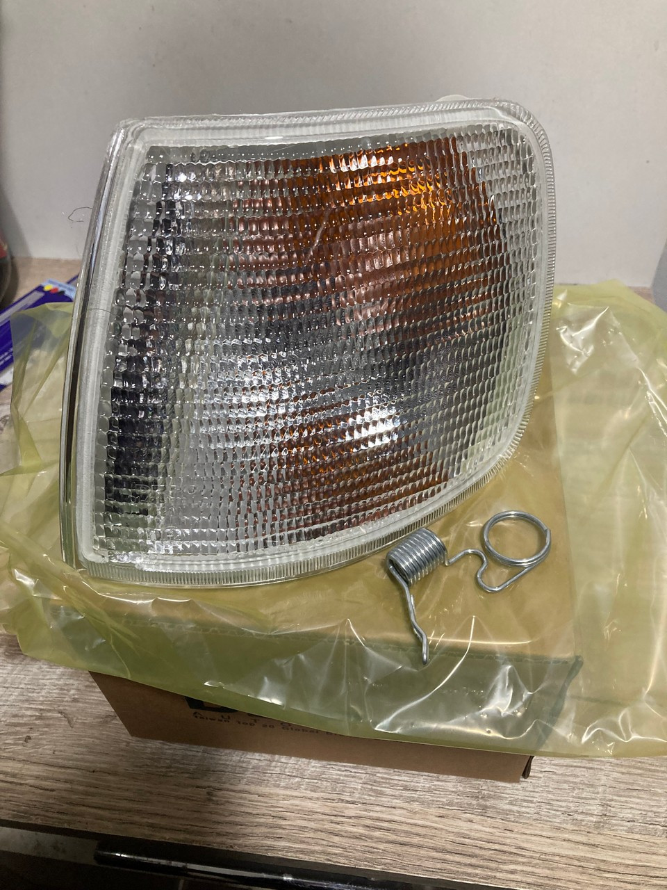 Покажчик повороту правий білий DEPO 431-1503R-UE-C FORD SIERRA ->90