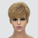 Перука коротка, красива жіноча стрижка з термоволосся 160℃, німецька основа, колір світло-русявий, фото 3