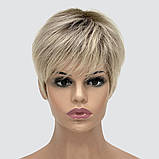 Перука коротка, красива жіноча стрижка з термоволосся 160℃, німецька основа, блонд з темною прикореневою, фото 2