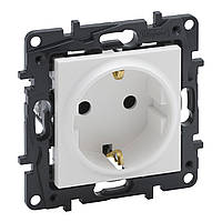 Розетка силова LEGRAND NILOE STEP 2К+З 16А, 250 В гвинтові клеми, білий (863121)