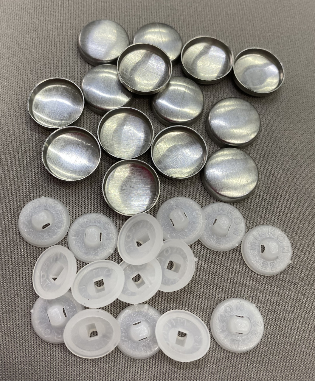 Ґудзик №26 під обтягування на пластиковій ніжці - 15,5 мм білий, фото 1