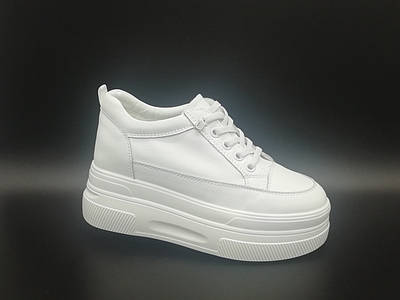 Білі кросівки. Маленькі розміри (34,35).