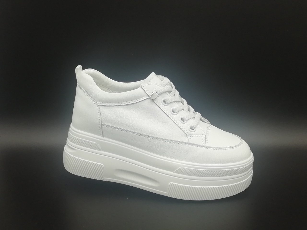 Білі кросівки. Маленькі розміри (34,35). - фото 1 - id-p1753344275