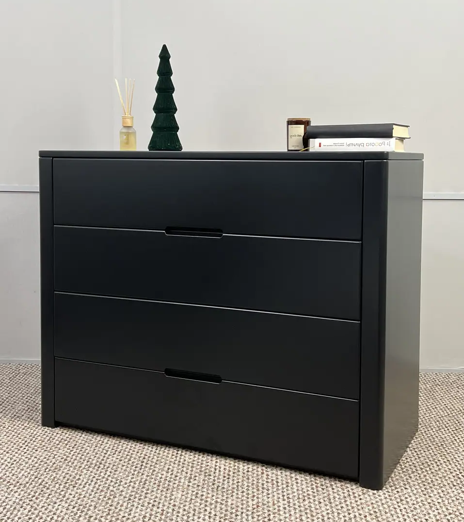 Дизайнерський комод "Орео" з натурального дерева у кольорі графіт Дизайнерський комод "Орео" з натурального дерева у кольорі графіт