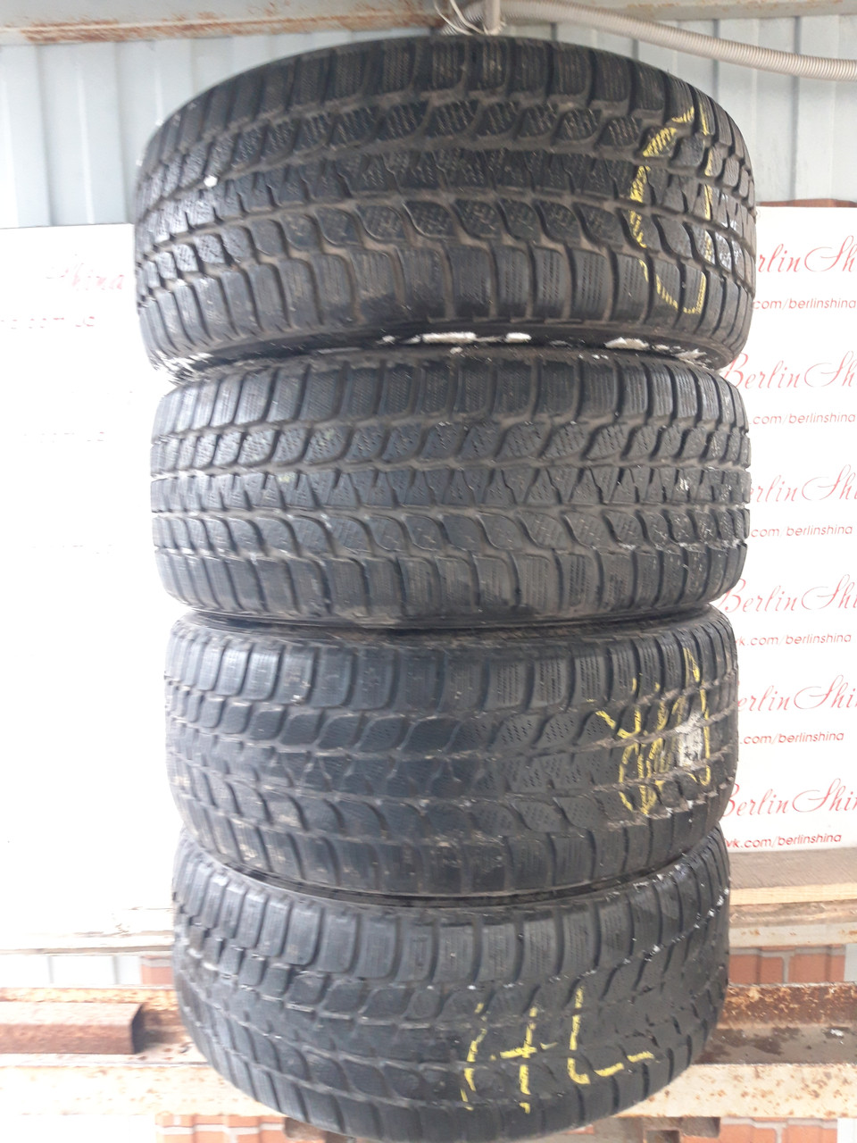 Комплект  зимніх шин 225/45/17 Bridgestone Blizzak LM-25 RunFlat, з Германії без пробігу по Україні