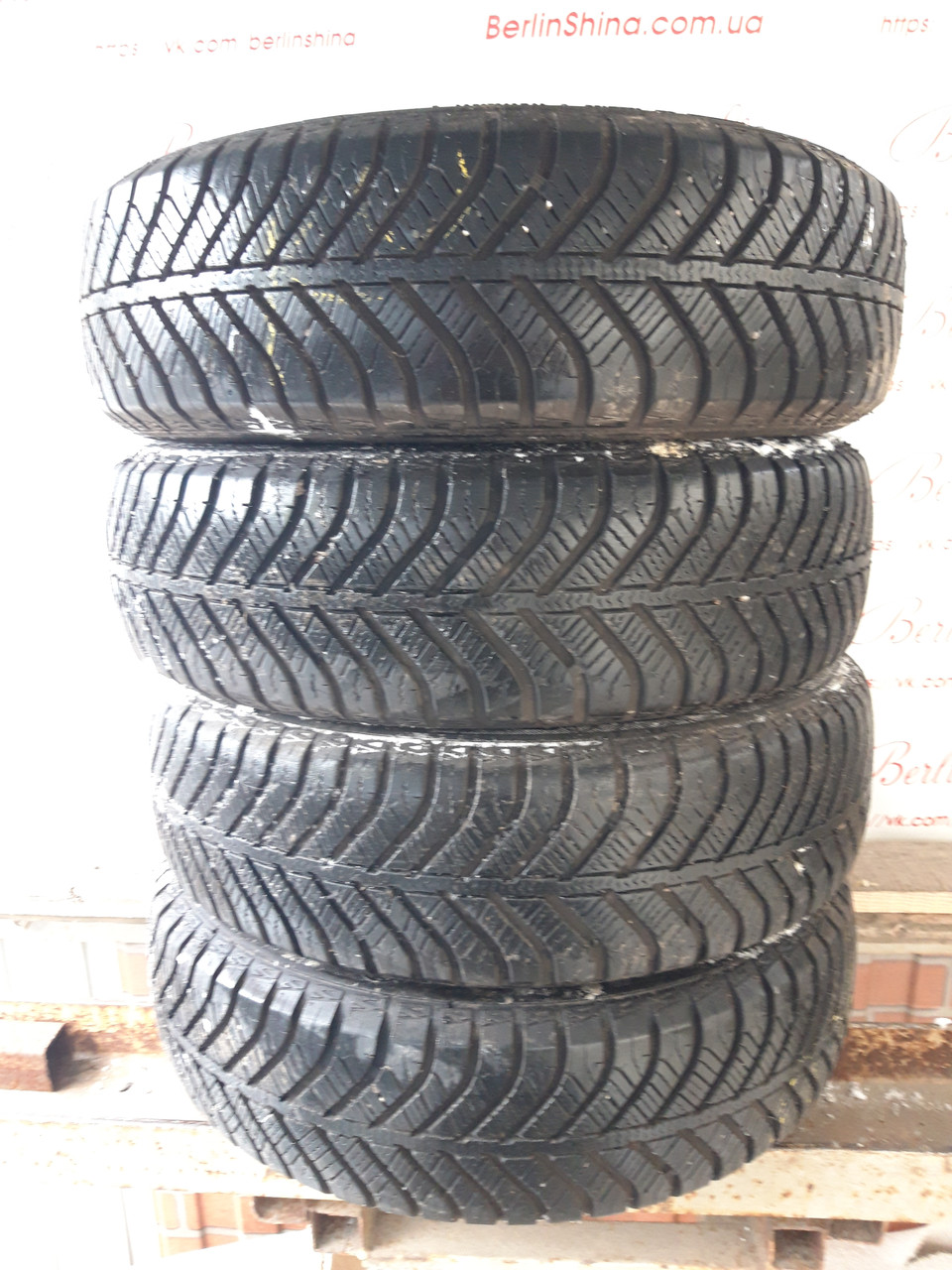 Комплект  зимніх шин 165/65/14 Goodyear Vector 4Seasons, з Германії без пробігу по Україні