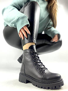 Жіночі черевики з натуральної шкіри чорні на шнурівці класика