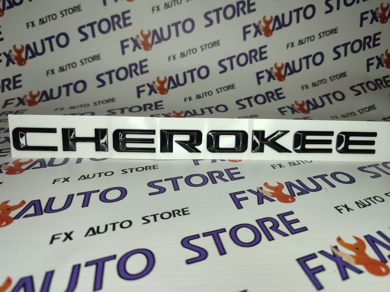 Емблема шильдик логотип напис букви CHEROKEE Чорні глянцеві для Jeep на двері