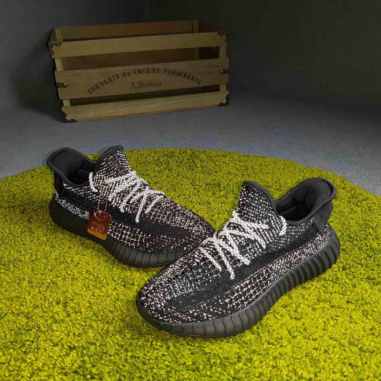 Yeezy de adidas hotsell