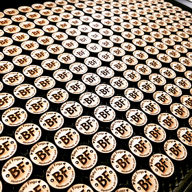 Бірка з логотипом 30х30х3мм