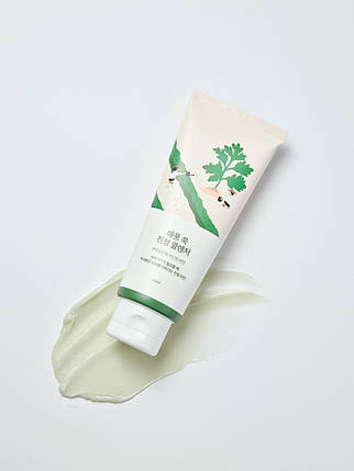 Заспокійлива очищуюча пінка з полином Round Lab MUGWORT Calming Cleanser, 150 мл, фото 3