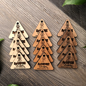 Бірка з логотипом 30х30х3мм