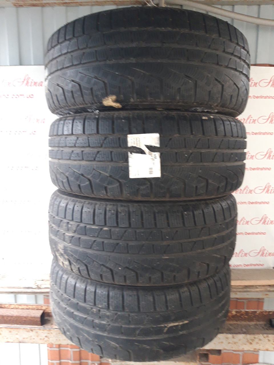 Комплект зимніх шин 225/50/17 Pirelli Sottozero,з Германії без пробігу по Україні