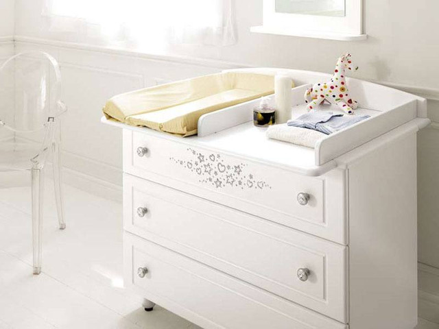 Який пеленальний столик вибрати