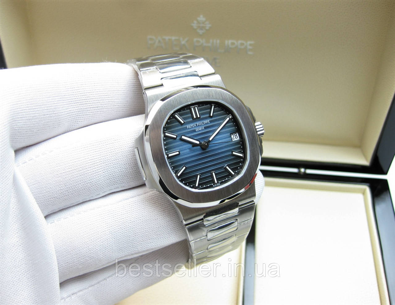 PATEK PHILIPPE NAUTILUS 5711/1A-010 cal. 324 SC 40MM BLUE DIAL. VIP