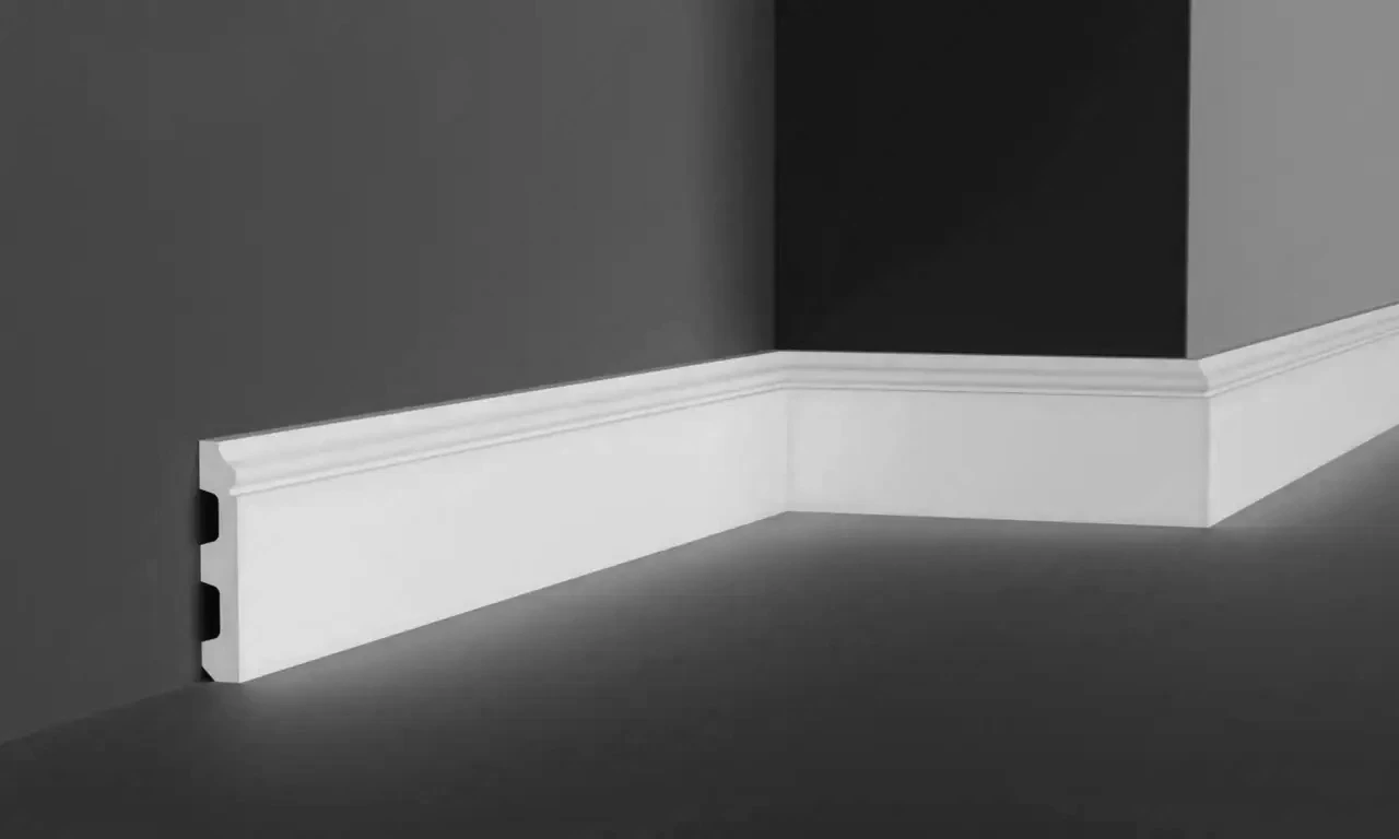 Плінтус Gaudi CR3243 (80х12х2000) мм, фото 1